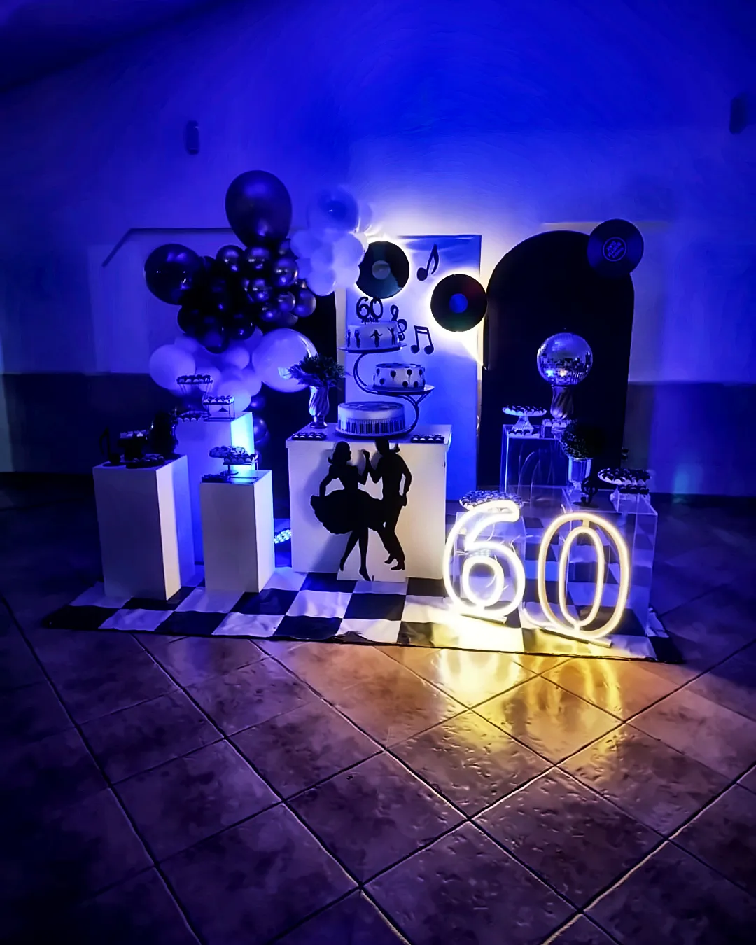 Decoração de aniversário de 60 anos iluminada